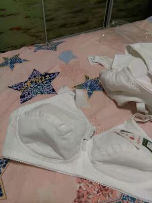 开始还以为是化纤的，仔细看后好象是棉的，晚上看不清楚，后悔没领卷