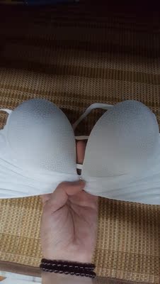 内衣买来感觉还行,但是洗的时候有股很难闻的味道,晒了以后还是有味道,反复洗了晒了三遍才稍微好一些,不知道这家内衣怎么回事 客服没有别家的态度好,感觉拽的不行,想要退个款也要墨迹的不行 内衣买来感觉还行,但是洗的时候有股很难闻的味道,晒了以后还是有味道,反复洗了晒了三遍才稍微好一些,不知道这家内衣怎么回事 客服没有别家的态度好,感觉拽的不行,想要退个款也要墨迹的不行