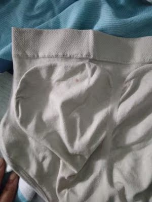 第三次买了。以前都很好,这次洗一水就直接脱线坏了,新内裤上面有红点 第三次买了。以前都很好,这次洗一水就直接脱线坏了,新内裤上面有红点