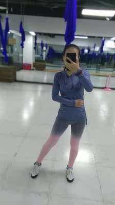 健身裤收到了，物流很快，收到就迫不及待打开，看着质量很好，摸着很舒服的面料，穿了几天才来评价的，穿着也很舒服，弹性很好，给100个赞