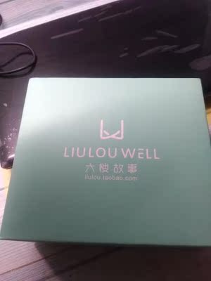 衣服收到啦，质量还是很好的，纯棉，我买了客服推荐的码数，试了一下刚合适，所以买的时候还是要听听客服的建议的，我害怕质量不过关还买了运费险，所以不确定的喜不喜欢的也可以买。有一点点小不开心是盒子压坏了一点，不过不影响衣服，客服态度也很好，值得推荐购买