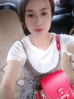 买来配我的背带裤挺好看的，面料薄薄的挺凉爽