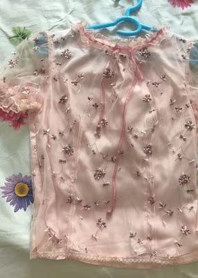 萌萌的上衣，做工精致，很显气质，一套很好看，值得购买！