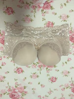 为了参加婚礼穿礼服特意买的。试穿了一下,拢胸效果还可以,而且是在无肩带的情况下,不会掉。质量也还可以,做工也很精细,送了背扣和两副肩带!还会继续关注! 为了参加婚礼穿礼服特意买的。试穿了一下,拢胸效果还可以,而且是在无肩带的情况下,不会掉。质量也还可以,做工也很精细,送了背扣和两副肩带!还会继续关注!