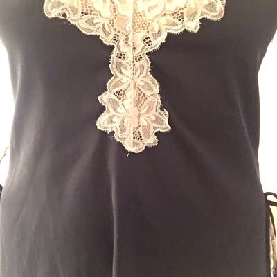 买这么多、最满意的就是这件，开始寄过来的是袖口不服贴.换一件就是皱的、拉都拉不平.联系客服就是每一件都是这样的.买的时候服务好得不得了、到了售后就有各种理由、一句抱歉的话都没有.这样的质量、服务跟这价格一点不匹配的.