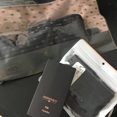 绑带可以交叉也可以直拉 真的好看~ 码数按照平时穿的买就可以了,我喜欢穿薄杯,穿衣服好看~还送了乳贴,蕾丝柔软不扎身 绑带可以交叉也可以直拉 真的好看~ 码数按照平时穿的买就可以了,我喜欢穿薄杯,穿衣服好看~还送了乳贴,蕾丝柔软不扎身