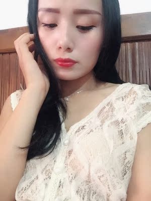 裤子有点长衣服还自带香味不错