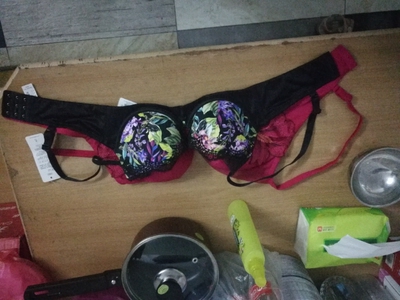 同样的码，长短不同，又没有说明，并且质量特差，穿在身上很不舒服，以后都不会在这家店买了。