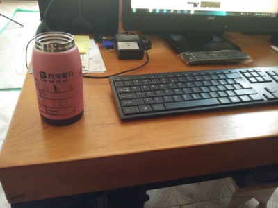 给拍照的房间用的,总体非常满意,180*70*78桌面八公分,主图的款式微抓粗的效果,非常好看,摸着的手感略微粗糙但又不会显的太过平滑,很喜欢这种感觉~然后价格方面也是比较实惠的了,看了好多家的商品最终选择的这家。以后看看家里有没有其它需要添置的,会再来光顾的! 给拍照的房间用的,总体非常满意,180*70*78桌面八公分,主图的款式微抓粗的效果,非常好看,摸着的手感略微粗糙但又不会显的太过平滑,很喜欢这种感觉~然后价格方面也是比较实惠的了,看了好多家的商品最终选择的这家。以后看看家里有没有其它需要添置的,会再来光顾的!