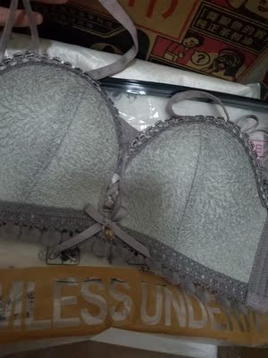 老顾客了 非宠喜欢他家的 已经买过好对回来 依旧很喜欢他家的样式  料子很柔软 穿在身上很舒服!