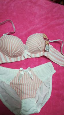 衣服很好呀,包装很少女心,摸着料子滑滑的,好评 衣服很好呀,包装很少女心,摸着料子滑滑的,好评