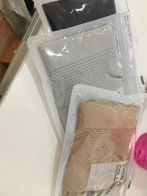 质量很好，穿上在肚脐下面一点，正好，身高160，体重114，穿XL正好，这个价位在外面只够买一条吧，这里可以买四条，太好了