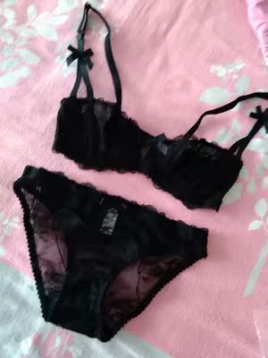 店家发货很快，很棒的内衣，质量很好，面料舒适透气，做工也很棒，没有多余的线头，款式很好看，穿着刚刚好，满意。