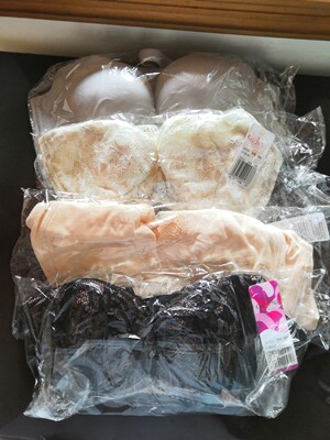 质量一般般吧，穿着不聚拢，是棉的