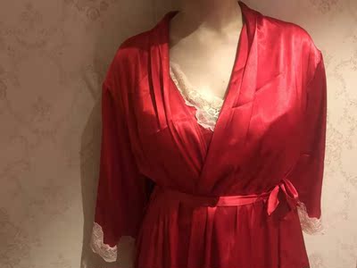 收到货了，面料挺不错的，穿在身上很舒服，关键是性感又不失稳重，老公也很喜欢，做工方面很细致对得起这个价格，灰常喜欢，推荐给我好闺蜜了！