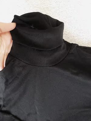 一直就想买个网纱打底  很中意这件 收到货质量也不错  而且面料很亲肤 贴身穿挺舒服的  搭配V领毛衣 还有毛呢裙都不错 好看好看