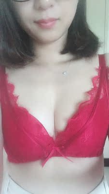 内衣从来没有网上买过，抱着试试的心态买了两件，到货第一件事就是试穿效果，确实很好，让我感叹又好又便宜，不知道会不会变形，期待后续反馈，我是小胸MM，34/75A杯，聚拢效果非常好