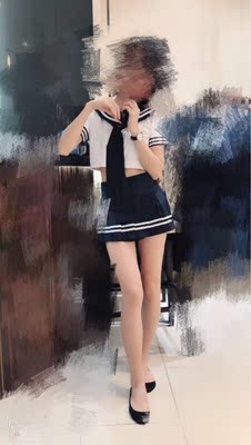 质量是棒棒哒！版型好看，穿上显腿长，裙子好短，刚好遮住PP~