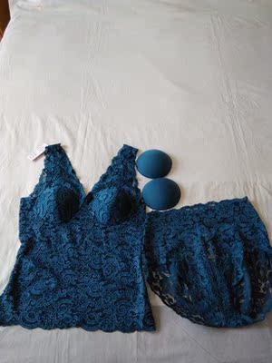 收到，与商场买的一样。还比那多一副衬垫。快递一天就到了。