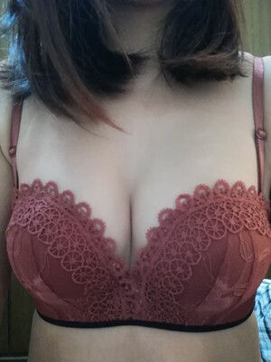 宝贝蛮好的，本来还担心，第一次在网上买文胸，不过快递到了，看了文胸，穿在身上蛮舒服，款式也非常非常非常好看。