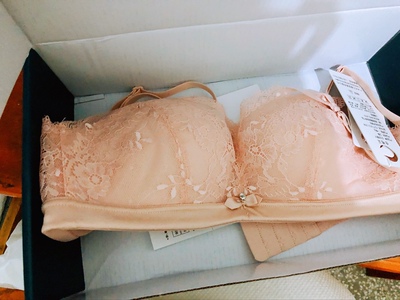 内衣很喜欢，我打一百分，穿着不扎人，超级舒服的感觉