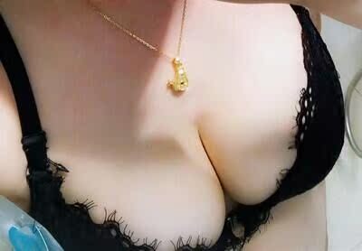 性价比很高，快递也很快，内衣质量特别好，有聚拢效果。卖家服务态度很好，总之这次购物很满意，祝卖家生意兴隆，有需要再来光顾！