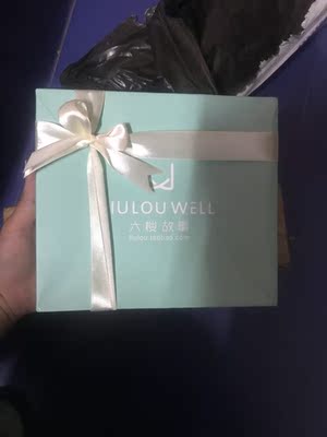 这个包装惊到了我，哈哈哈哈哈，小贵礼物盒，喜欢！