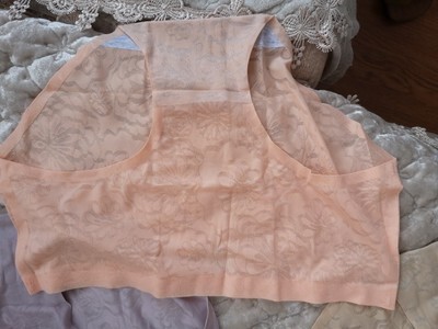 收藏了很久的内裤，今天还是忍不住就买了，挺贴身挺舒服，弹力好。透气，不起球，不变形！内裤是抗菌的，性价比很高，洗了一下，褪色什么的没有发现，外包装不错，小内的弹力挺好。款式花纹也都很好看，做工布料都很好，颜色很正。 