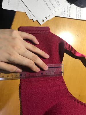 之前同学给了我一件他们家的 穿了就马上要链接了！！这次新势力周买的 划算的不行 聚拢效果是买的8件里最好的手举起来不跑的 不空杯  以前在天猫淘宝上买东西，都是系统自动好评，花了有好多好多钱，后来才知道淘宝评论得积分可以涨淘气值时，才知道评论的重要性，所以以后无论买什么东西，我都先把这段话复制粘贴下来，然后再写宝贝评论，没错，评论80个字以上就可以获得50个积分。