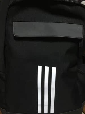 还行，15寸电脑勉强能塞下