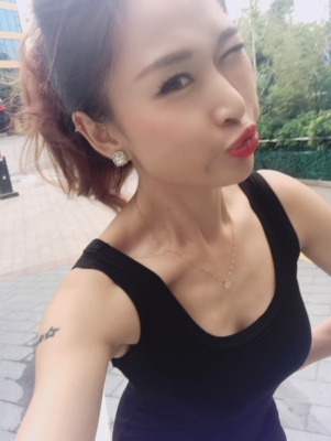 第二次购买，因为非常满意，摸起来舒服，穿起来也舒服，169/108斤，一切刚刚好&hellip;&hellip;家人说我疯了，一个夏天都这样穿吧😄方便，清爽又舒适&hellip;&hellip;性价比很高&hellip;&hellip;这个颜色一条&hellip;&hellip;不含糊&pi;_&pi;哇哈哈