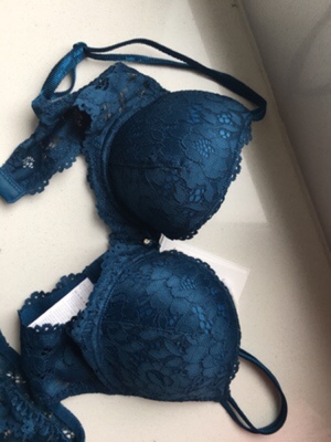 超级好看,都快把他家颜色买全了,价格不贵,还特别舒服,颜色也好看,买了好几个了,物流也特别快。 超级好看,都快把他家颜色买全了,价格不贵,还特别舒服,颜色也好看,买了好几个了,物流也特别快。