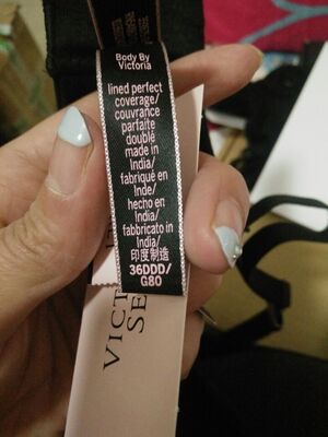 这家尺码偏大，标准码对照图的34请买32，36请买34，实物DD是F罩杯而不是产品详情里的E罩杯，实物DDD是G罩杯而不是产品详情里的F罩杯，收到的五件货全部都是这样，这件的衬托效果不好，会空杯，同尺码的另外两个款不会，有海绵，不能取，至于海绵的质量没剪开过不知道，希望不致癌。如果你们买大了需要退换客服会说只退不换，要换重新下单买，你们如果活动价买的可以试试让客服退差价