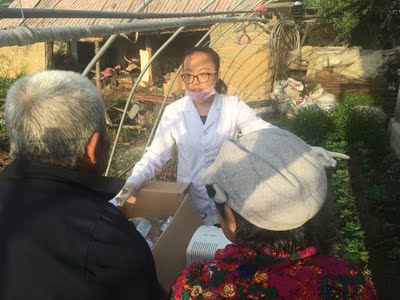 超级好看，很贴身，字印的很清楚，给你个赞。卖家很贴心，送了小笑脸。回回购的。衣服质量很好，很容易清洗。给你个👍🎉