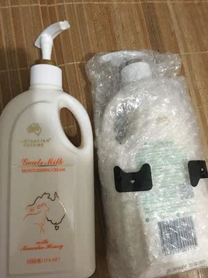 在他家买了两瓶不同功效的，一直用这款，挺满意的，就是希望可以附带一点赠品、新产品之类的，好用我们也可以买新产品😄