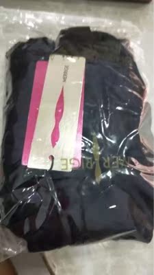 宝贝收到,洗了一点没用退色,不错.穿了非常舒服,我穿了好,市场小姐妹叫我再买2套,值得推荐,价廉物美好评