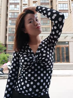 穿起来好显瘦,比较喜欢这个花型,好搭配衣服,墙裂推荐 穿起来好显瘦,比较喜欢这个花型,好搭配衣服,墙裂推荐