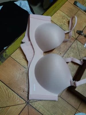 特意试穿过才回购的，宝贝很轻盈舒适度好，特适合小胸的mm