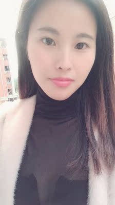 衣服很性感，但是手感很好，很显身材，还是有领子的，冬天穿也阔以，性感，有女人味～不错哦！