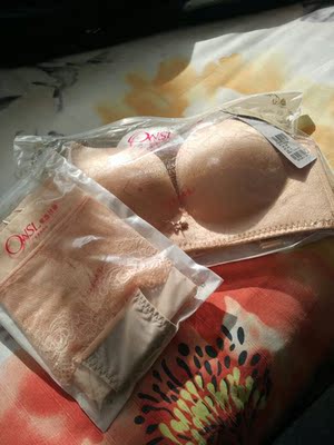 胸衣很好，专门比对了实体店的商标之类的，是正品，也舒服，双十一太划算了，应该多买几个的，包装都高大上，好，非常好