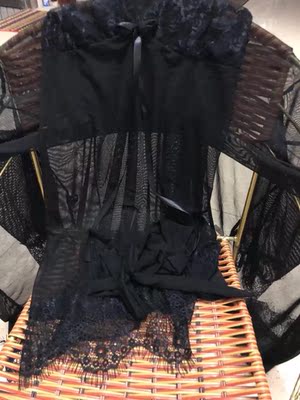 沙沙的，透肉黑很性感，还有个批肩外套，质量还可以