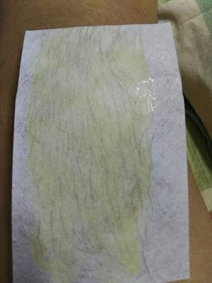 个人情况: 28，女，，，，，，，。，，，，，。。。。。。。。。，，，，，，，，，，，，，，，，，，，，，，，，， 使用效果: 气味一般，算不上好闻，但不刺鼻，，，，，，，，。。。。。，，。，，，，，，，，，，，，，，，，，，，，。。，，，，，，，，， 特别说明: 我的腿毛，和胳膊上的毛，很长，偏软，，，。，，，。，，，，，，，，，，，，，，，，，，，，，。，，，，，，，， 总结: 严格按照说明书操作，效果超好