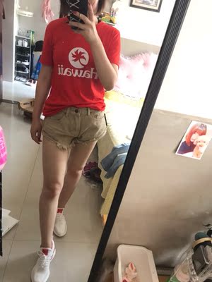 裤子拉链太差了 不好拉 裤子的后边跟图片也不一样 做的比较长 所以怪怪的 不过这个长度倒是不用担心走光了