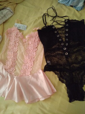 买了2件，都超级喜欢，很性感，可惜本人胸不够大 (╥﹏╥) 拍的效果不好，穿上其实很好看啦