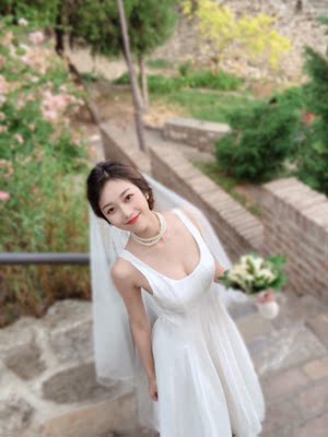 挺好的 粘性比肉色那个弱一点 但是也很OK 可以把胸型衬托的很好 照片里穿的这个