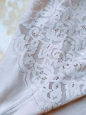 东西蛮好的， 很喜欢这个款式，穿起来也非常舒服。大家可以放心购买~我下次还会继续来买，店里还有好多其他款式。下次买哈!内裤弹力好，穿起来真的很舒服~关键底档还是双层的，贴身的内裤还是要穿质量好点的，这样更能保护到我们自己，这个设计很贴心。买来以后用盐浸泡五分钟！杀菌的，也可以看看是否有掉色现象！质量真的好！会介绍给朋友的无痕的，对屁屁也很好。推荐大家购买，毕竟价钱也不是很贵，很实惠，家里买的话要十多块钱一条，这些划得来！