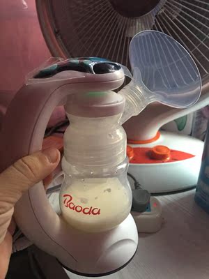 同学推荐的牌子，说是特别好用，买来一试，真的不错，三种模式可调节，还有小夜灯。设计很合理，洗完奶，堵上吸奶口，母乳被密封在奶瓶中，能有效减少空气污染，就是清洗的时候要小心一个小贴片，我的第一片就不小心被妈妈冲洗掉了。客服很耐心解答，还帮忙申请送了一只奶瓶和保温袋，非常感谢。推荐大家购买。