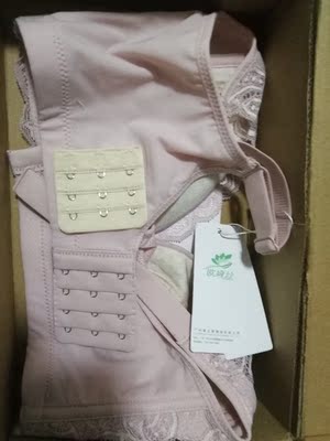 和图片一样,超薄的,女王节在他家买了两件,穿着舒服,确定比普通的内衣显小一点点 和图片一样,超薄的,女王节在他家买了两件,穿着舒服,确定比普通的内衣显小一点点