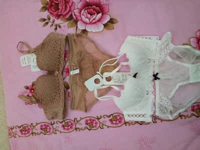 这是第二次购买了，每一次都是两套的买，算是他家的老顾客了吧！一分钱一分货这质量也对的起这个价钱，小胸的穿起来很有胸型，不压胸，客服态度蛮好的，物流也快&hellip;