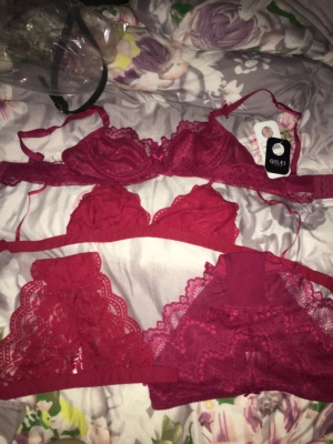 挺性感的，正好也是大红色的，本命年想穿两套红内衣，挺喜欢的